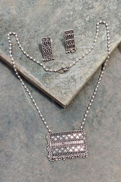 Silver Metal Brass Necklace image number 0