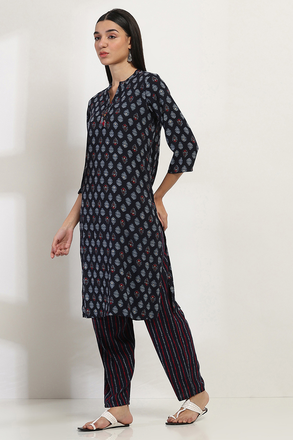 Navy Blue Cotton Blend Straight Kurta Set image number 3