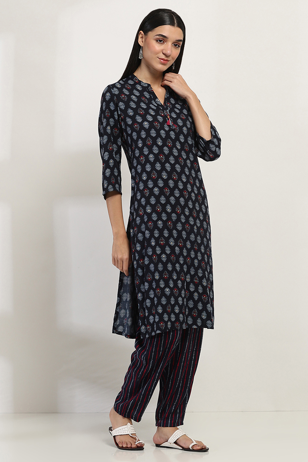 Navy Blue Cotton Blend Straight Kurta Set image number 5
